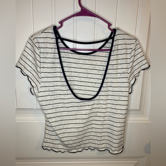 BCBG striped crop top with ruffle detail - Picture 5 of 7